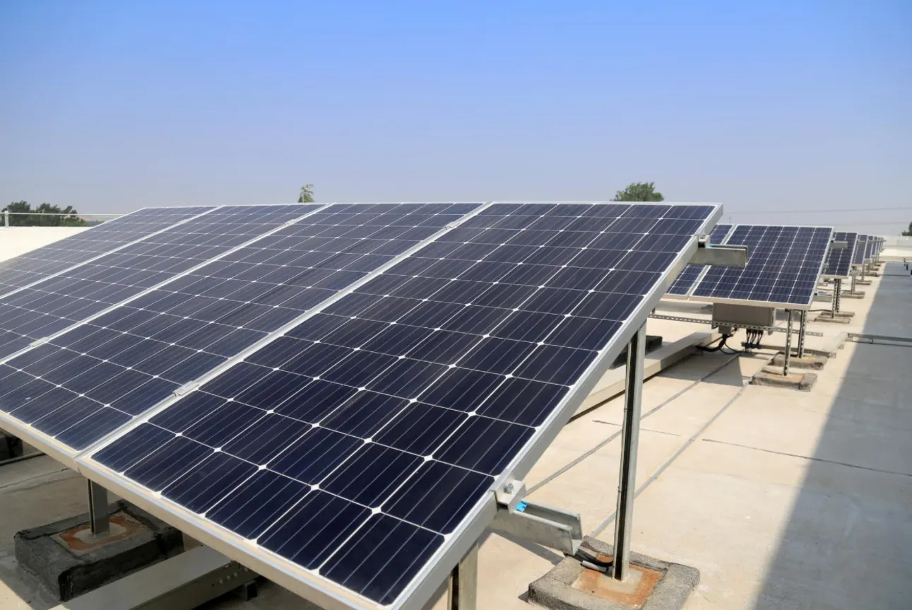 Are Hybrid Solar Systems with Commercial Energy Storage More Efficient
