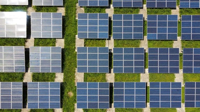 How Do Commercial Energy Storage Systems Contribute to Grid Stability